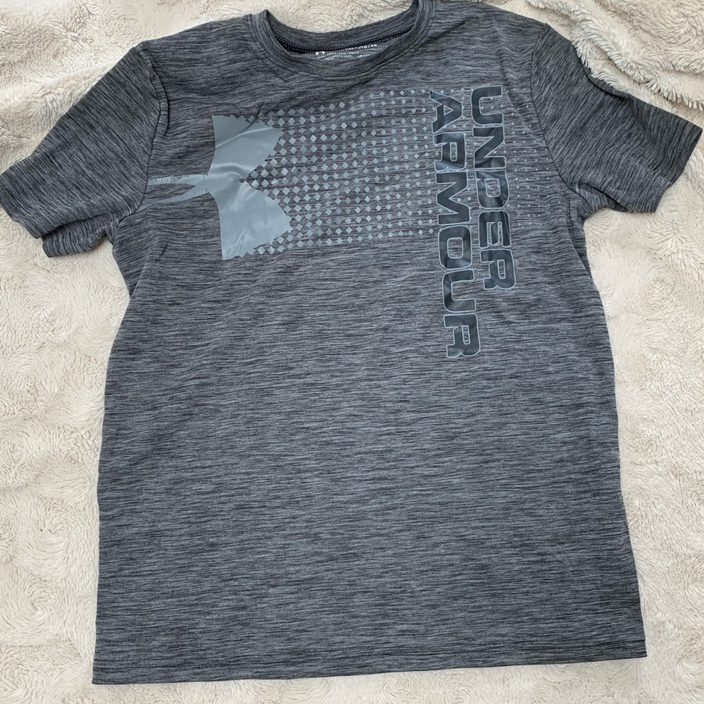 Boys XL Under Armour tee, gray